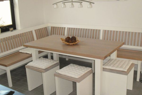 Anfertigung von Tischen als Leistung der Tischlerei Breidenbach und Flocke