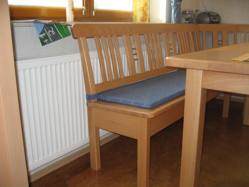 Eckbank mit Tisch hergestellt von Tischlerei Breidenbach und Flocke