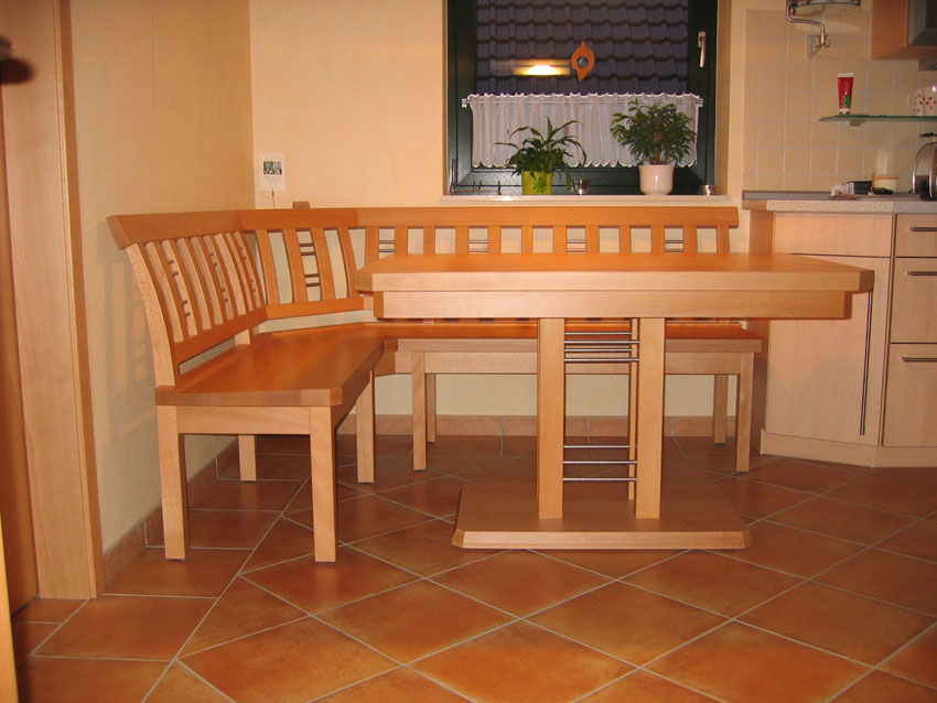 Eckbank mit Tisch hergestellt von Tischlerei Breidenbach und Flocke