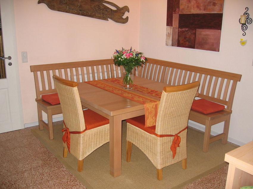 Eckbank mit Tisch hergestellt von Tischlerei Breidenbach und Flocke