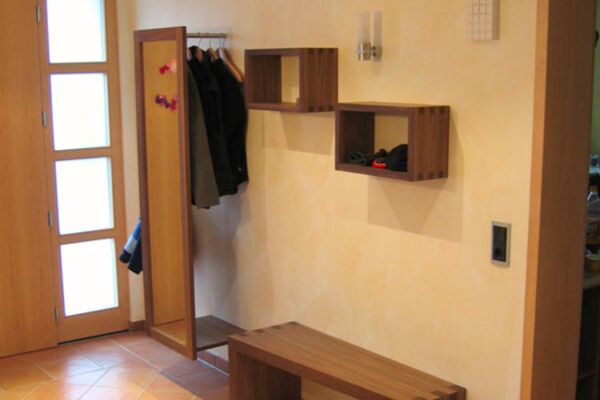 Garderoben als Leistung der Tischlerei Breidenbach und Flocke