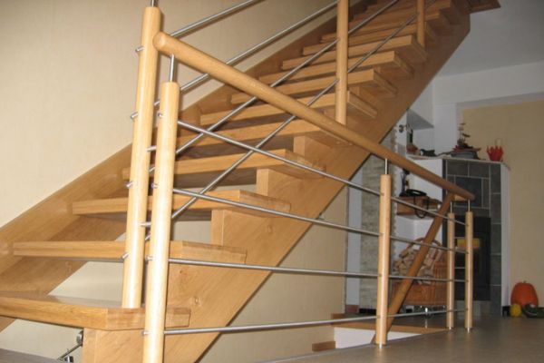 Anfertigung von geraden Treppen als Leistung der Tischlerei Breidenbach und Flocke