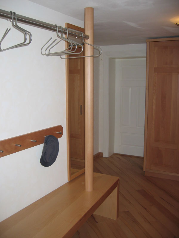 Individuell gefertigte Garderobe der Tischlerei Breidenbach und Flocke aus Marsberg - Meerhof