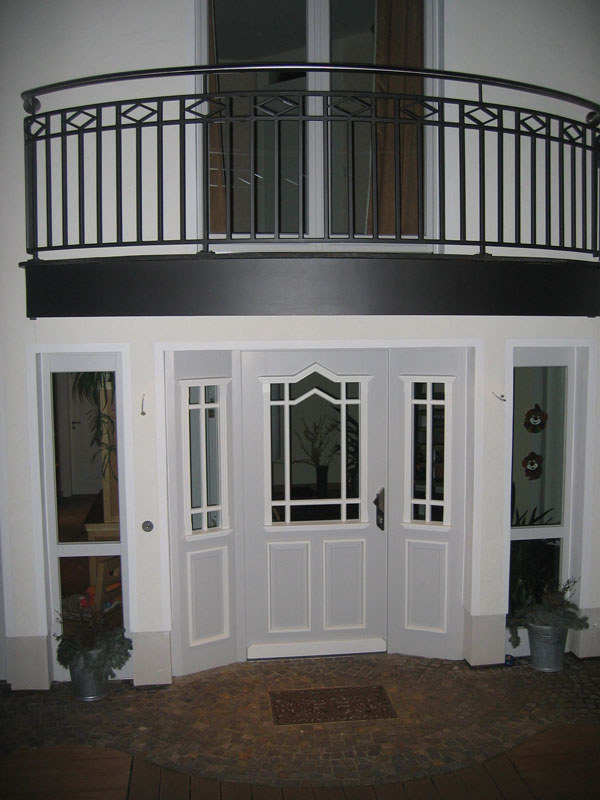 Individuell gefertigte Haustür der Tischlerei Breidenbach und Flocke aus Marsberg-Meerhof