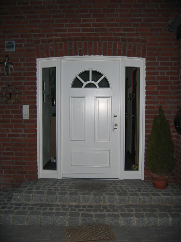 Individuell gefertigte Haustür der Tischlerei Breidenbach und Flocke aus Marsberg-Meerhof