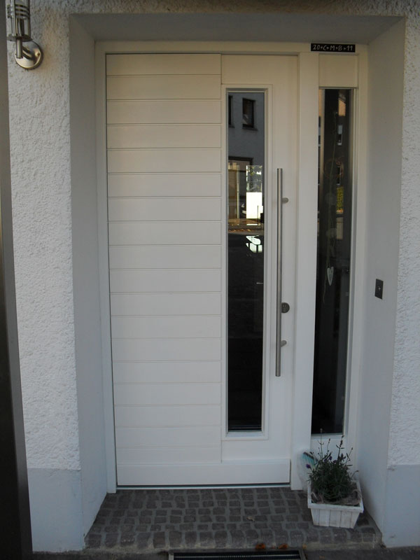 Individuell gefertigte Haustür der Tischlerei Breidenbach und Flocke aus Marsberg-Meerhof