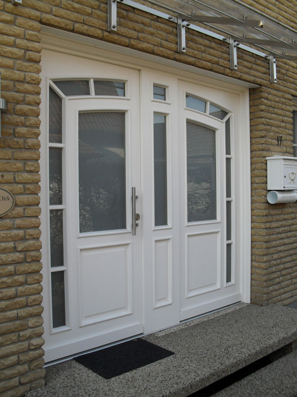 Individuell gefertigte Haustür der Tischlerei Breidenbach und Flocke aus Marsberg-Meerhof