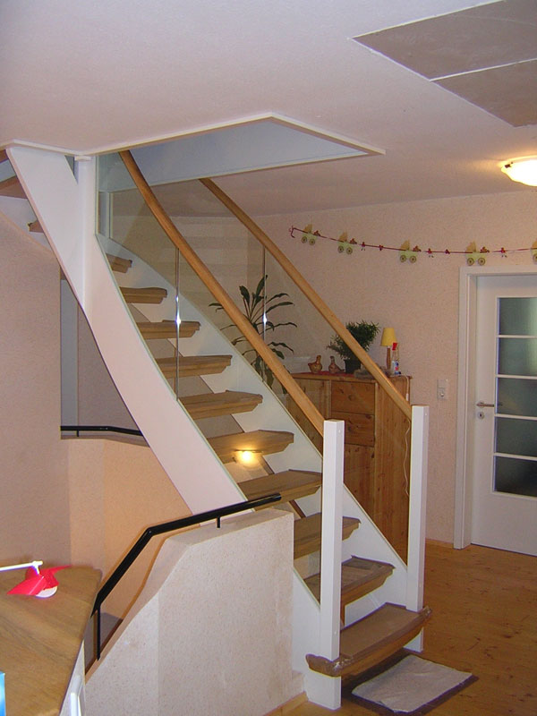 Individuell angefertigte Treppe von der Tischlerei Breidenbach und Flocke aus Marsberg-Meerhof