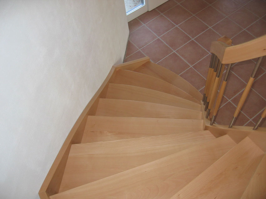 Individuell angefertigte Treppe von der Tischlerei Breidenbach und Flocke aus Marsberg-Meerhof