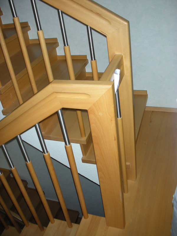 Individuell angefertigte Treppe von der Tischlerei Breidenbach und Flocke aus Marsberg-Meerhof