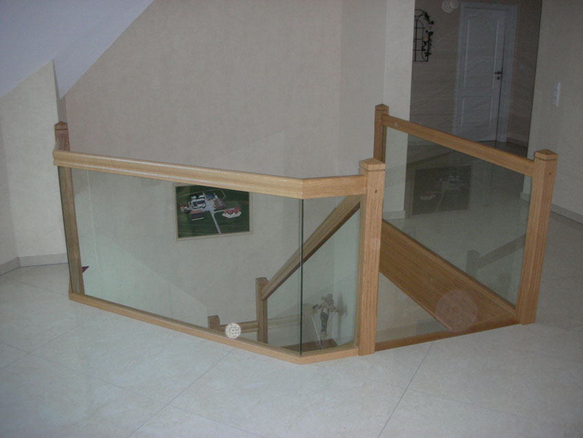 Individuell angefertigte Treppe von der Tischlerei Breidenbach und Flocke aus Marsberg-Meerhof