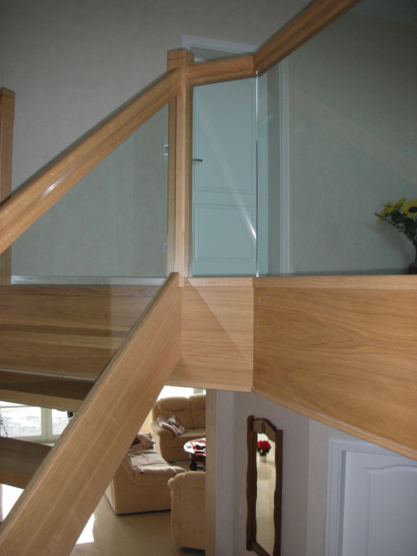 Individuell angefertigte Treppe von der Tischlerei Breidenbach und Flocke aus Marsberg-Meerhof