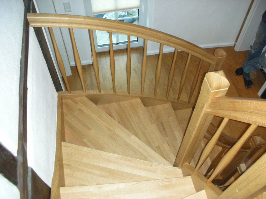 Individuell angefertigte Treppe von der Tischlerei Breidenbach und Flocke aus Marsberg-Meerhof