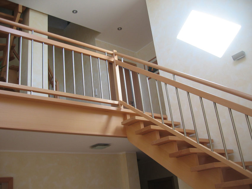 Individuell angefertigte Treppe von der Tischlerei Breidenbach und Flocke aus Marsberg-Meerhof