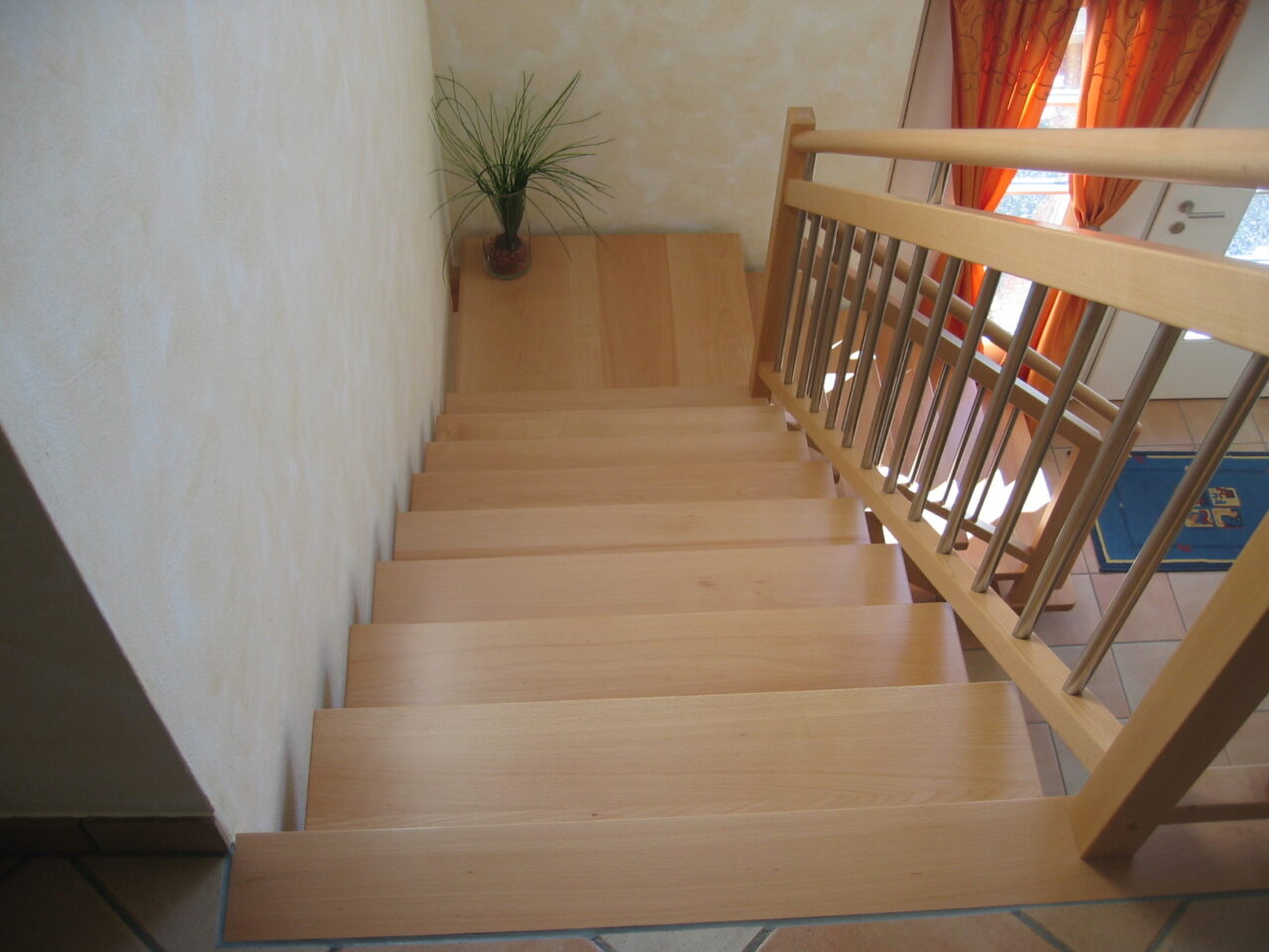 Individuell angefertigte Treppe von der Tischlerei Breidenbach und Flocke aus Marsberg-Meerhof