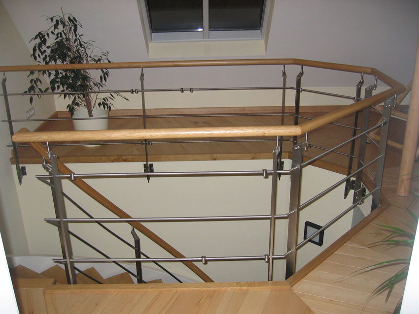 Individuell angefertigte Treppe von der Tischlerei Breidenbach und Flocke aus Marsberg-Meerhof