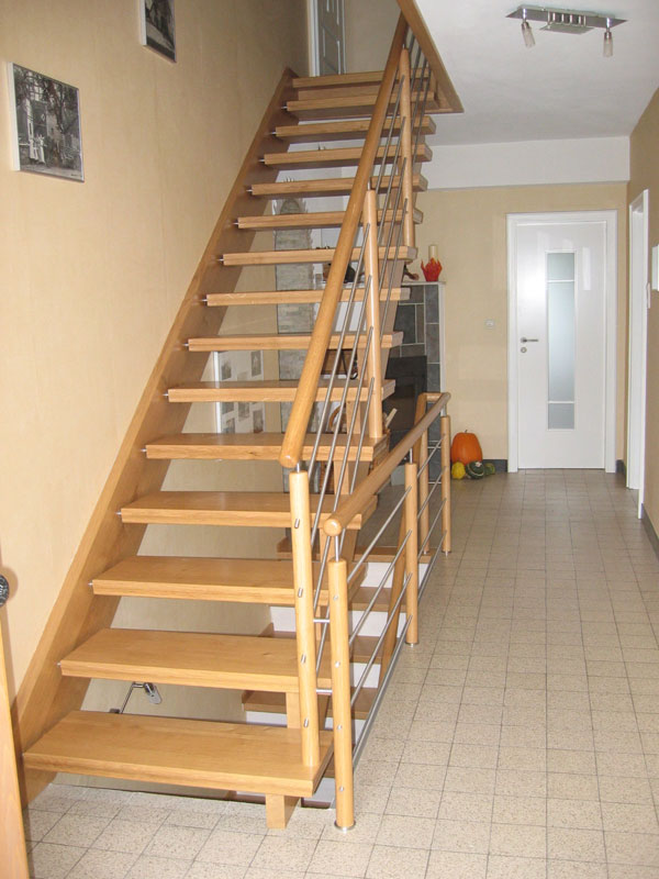 Individuell angefertigte Treppe von der Tischlerei Breidenbach und Flocke aus Marsberg-Meerhof