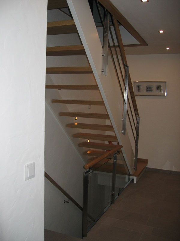 Individuell angfertigte Treppe von der Tischlerei Breidenbach und Flocke aus Marsberg-Meerhof