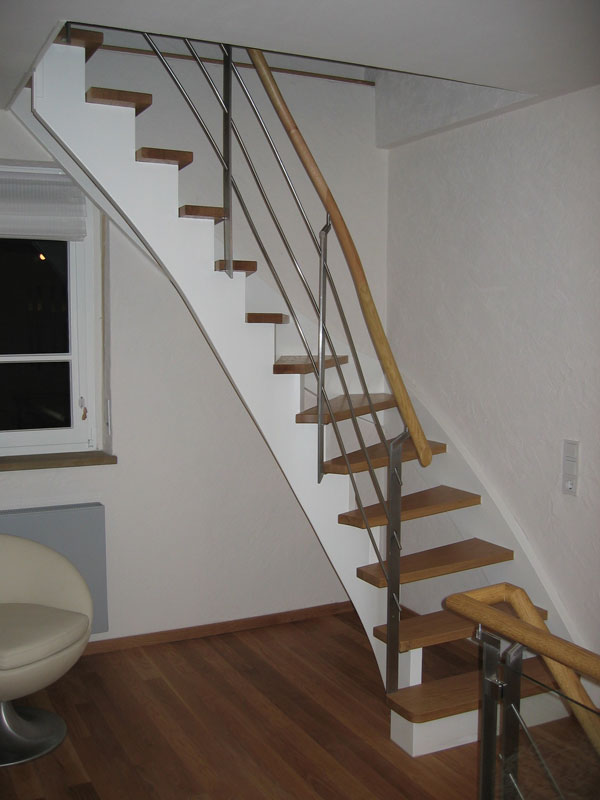 Individuell angfertigte Treppe von der Tischlerei Breidenbach und Flocke aus Marsberg-Meerhof