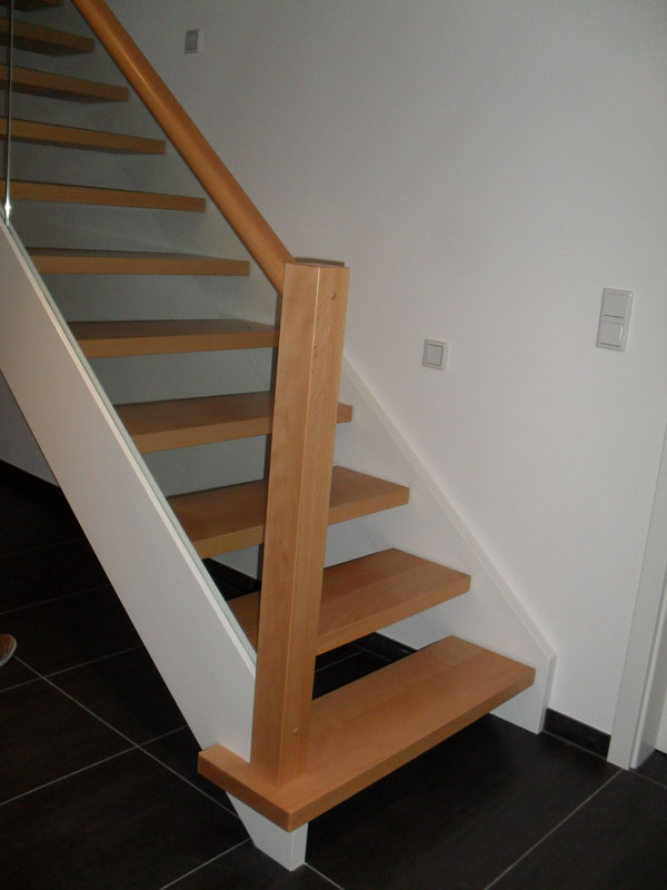 Individuell angfertigte Treppe von der Tischlerei Breidenbach und Flocke aus Marsberg-Meerhof