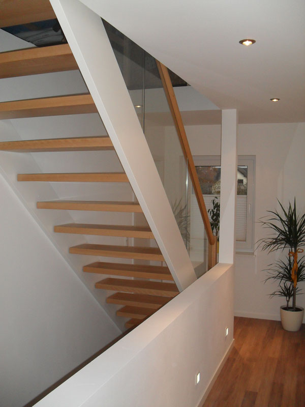 Individuell angfertigte Treppe von der Tischlerei Breidenbach und Flocke aus Marsberg-Meerhof