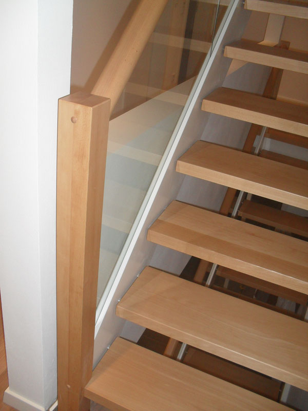 Individuell angfertigte Treppe von der Tischlerei Breidenbach und Flocke aus Marsberg-Meerhof