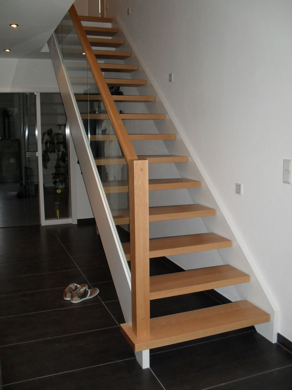 Individuell angfertigte Treppe von der Tischlerei Breidenbach und Flocke aus Marsberg-Meerhof