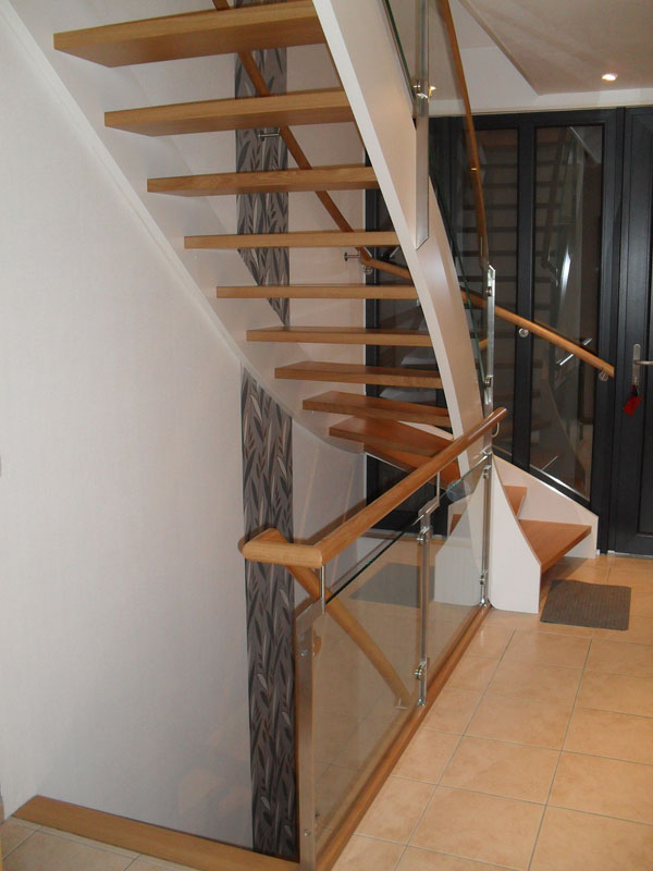 Individuell angfertigte Treppe von der Tischlerei Breidenbach und Flocke aus Marsberg-Meerhof