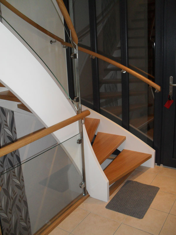 Individuell angfertigte Treppe von der Tischlerei Breidenbach und Flocke aus Marsberg-Meerhof