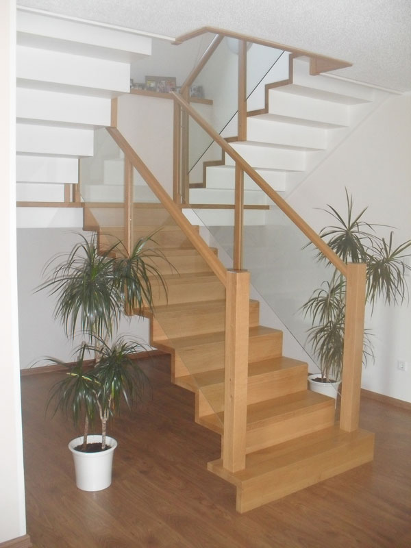 Individuell angfertigte Treppe von der Tischlerei Breidenbach und Flocke aus Marsberg-Meerhof