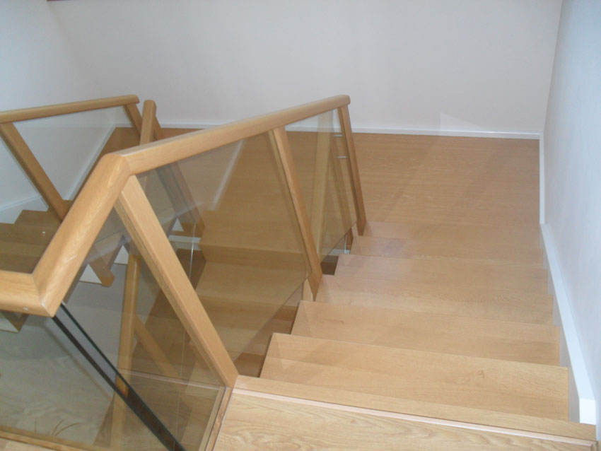 Individuell angfertigte Treppe von der Tischlerei Breidenbach und Flocke aus Marsberg-Meerhof