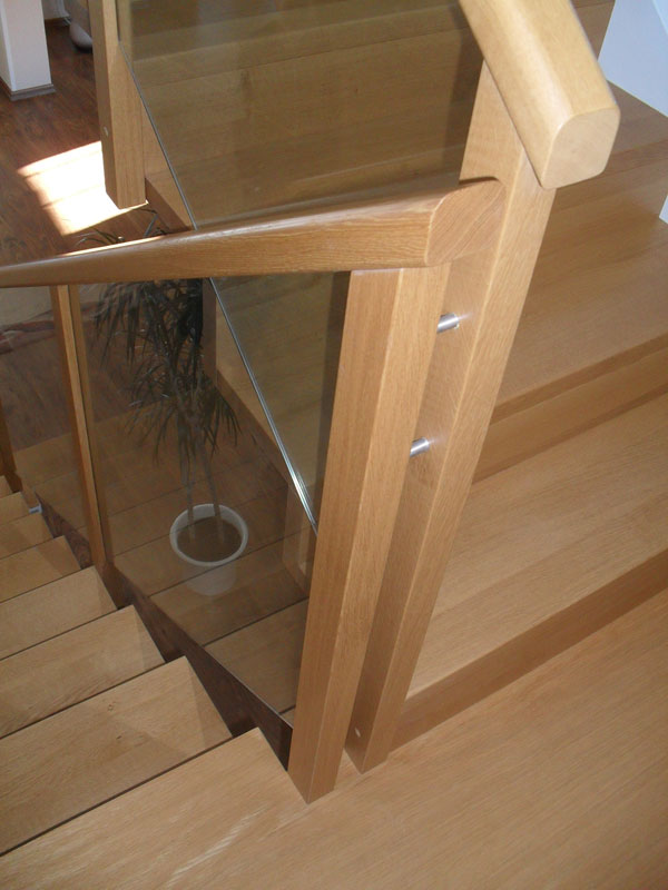 Individuell angfertigte Treppe von der Tischlerei Breidenbach und Flocke aus Marsberg-Meerhof