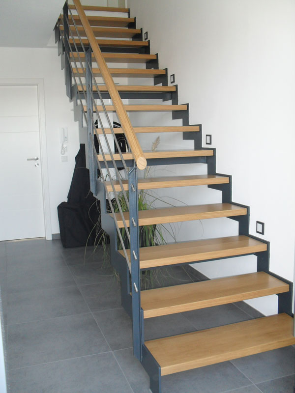 Individuell angfertigte Treppe von der Tischlerei Breidenbach und Flocke aus Marsberg-Meerhof