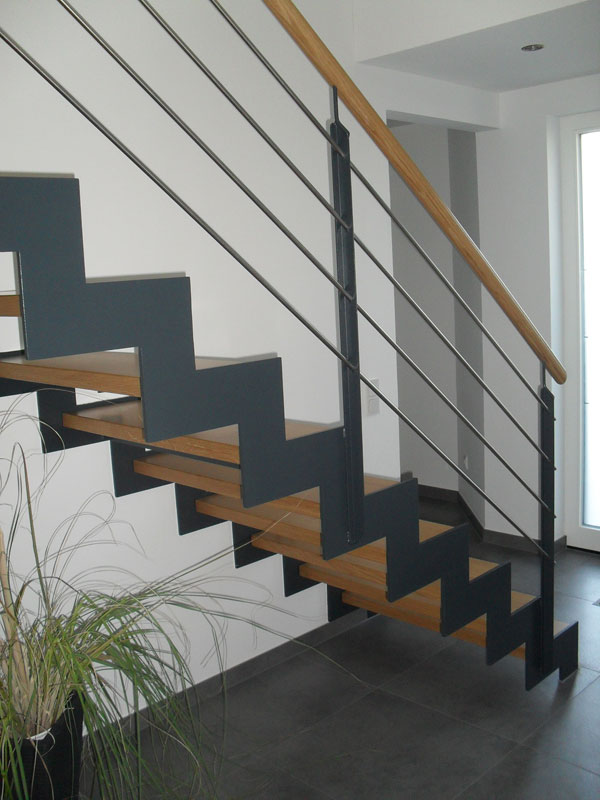 Individuell angfertigte Treppe von der Tischlerei Breidenbach und Flocke aus Marsberg-Meerhof