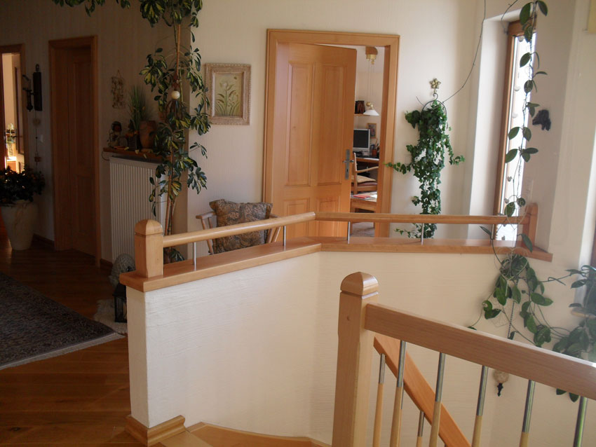 Individuell angfertigte Treppe von der Tischlerei Breidenbach und Flocke aus Marsberg-Meerhof