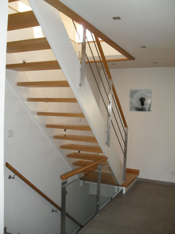 Individuell angfertigte Treppe von der Tischlerei Breidenbach und Flocke aus Marsberg-Meerhof