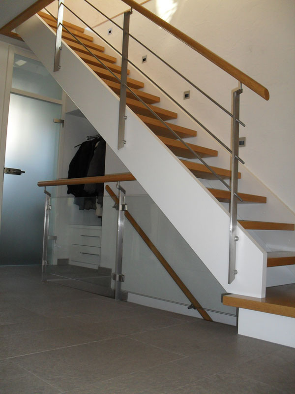 Individuell angfertigte Treppe von der Tischlerei Breidenbach und Flocke aus Marsberg-Meerhof