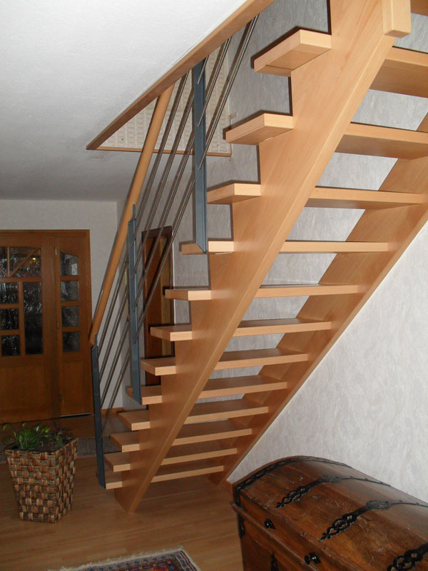 Individuell angfertigte Treppe von der Tischlerei Breidenbach und Flocke aus Marsberg-Meerhof