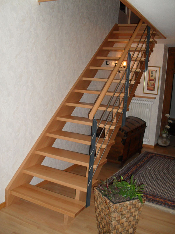 Individuell angfertigte Treppe von der Tischlerei Breidenbach und Flocke aus Marsberg-Meerhof