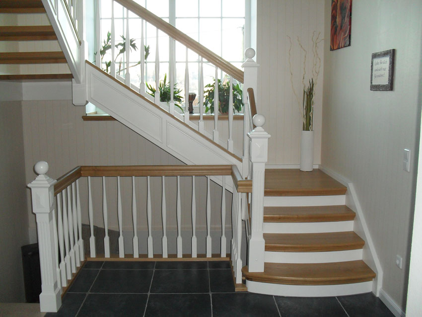 Individuell angfertigte Treppe von der Tischlerei Breidenbach und Flocke aus Marsberg-Meerhof