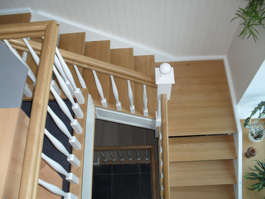 Individuell angfertigte Treppe von der Tischlerei Breidenbach und Flocke aus Marsberg-Meerhof