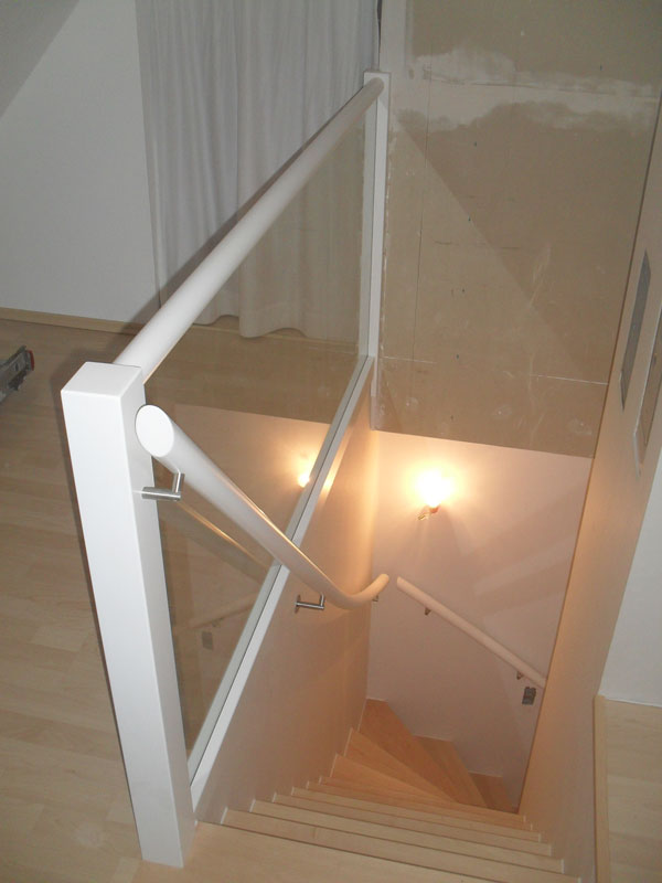 Individuell angfertigte Treppe von der Tischlerei Breidenbach und Flocke aus Marsberg-Meerhof