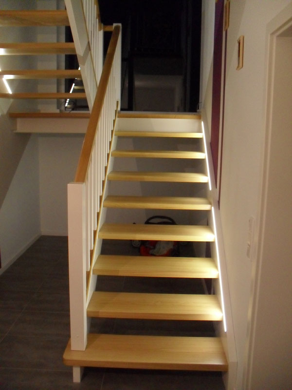 Individuell angfertigte Treppe von der Tischlerei Breidenbach und Flocke aus Marsberg-Meerhof